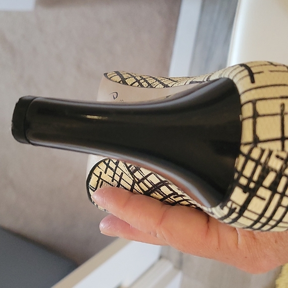 La Diva black and white peep toe heels, sz 38, fits like 7.5US - Picture 8 of 8